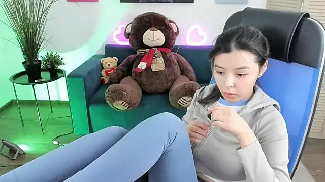 SirenMystiq from StripChat is Freechat