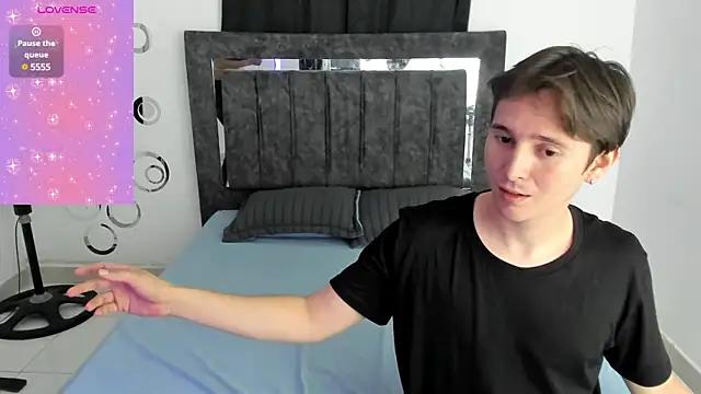 Skarleth_and_Aaron from StripChat is Freechat