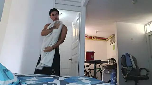 Skartoliver from StripChat is Freechat