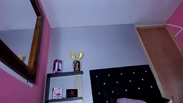 skinnycollins1 from StripChat is Freechat