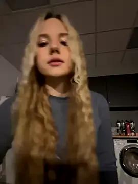Sky_Cutie from StripChat is Freechat