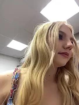 Sky_Cutie from StripChat is Freechat