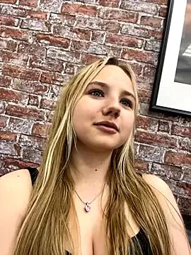 Sky_Cutie from StripChat is Freechat