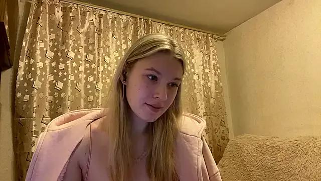 SkyeDavis from StripChat is Freechat
