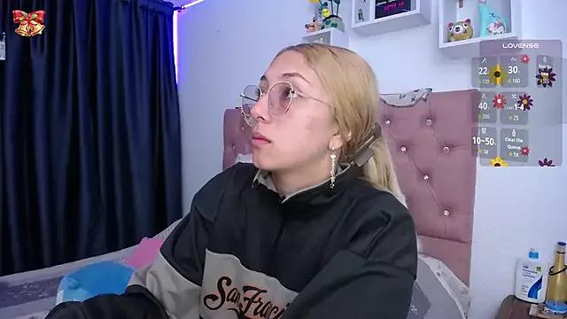 Soffy-brooks from StripChat is Freechat