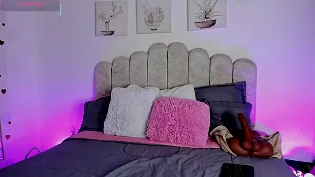 Sofi-James from StripChat is Freechat