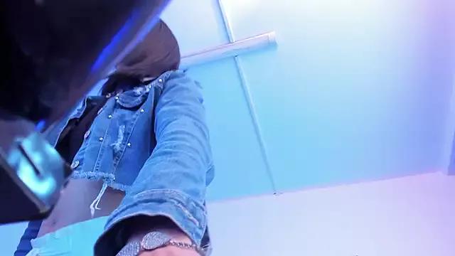 Sofia_summers from StripChat is Freechat