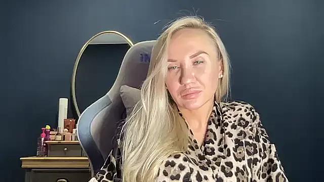 Somirah from StripChat is Freechat