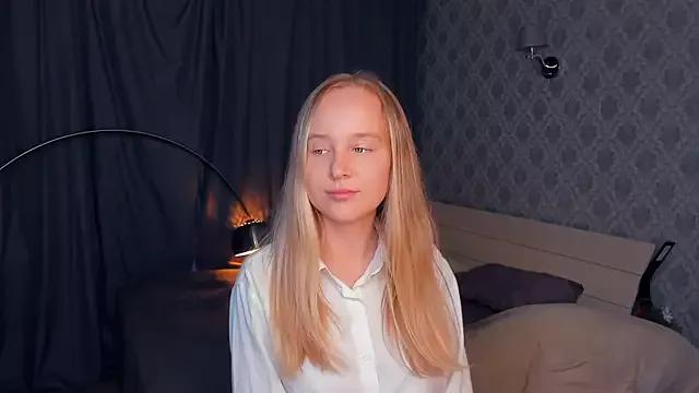 SoonMoor from StripChat is Freechat