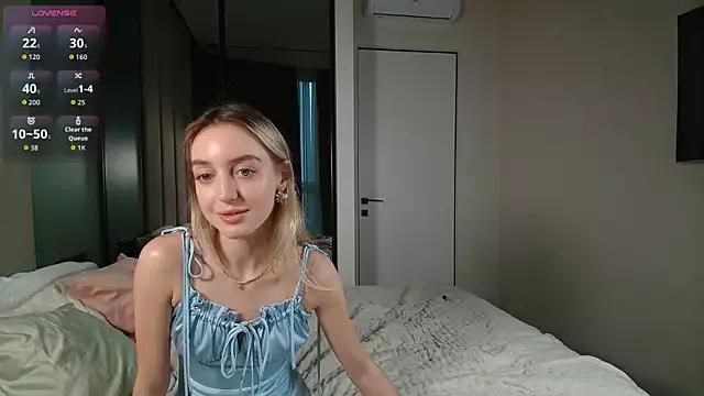 SophieBelll from StripChat is Freechat