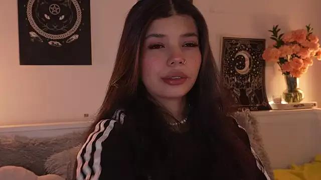 sophieee_art from StripChat is Freechat
