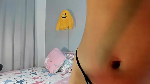 SophieW1 from StripChat is Freechat