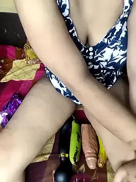 SquirtPiHu from StripChat is Freechat