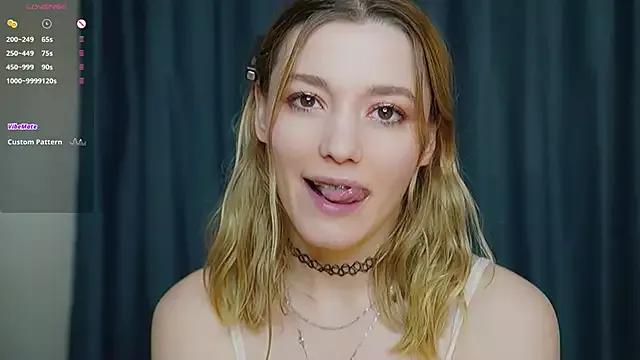 StarryMary from StripChat is Freechat