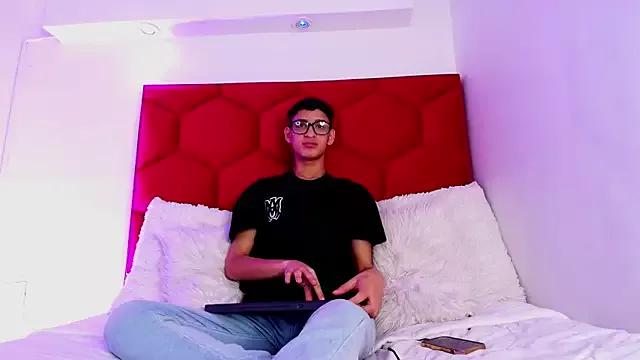 StevennSantan from StripChat is Freechat