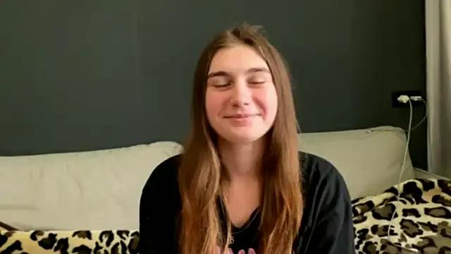 SueannHoffpauir from StripChat is Freechat