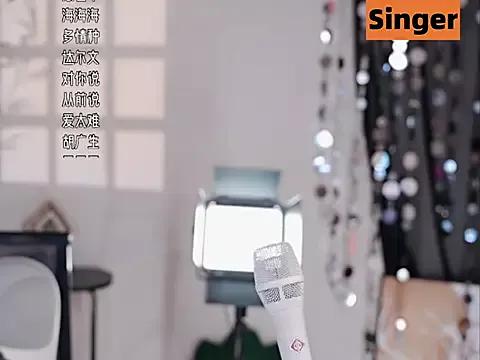 Summer-Momo from StripChat