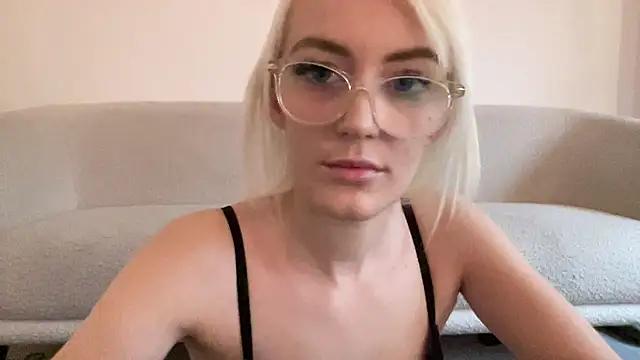 Summer444 from StripChat