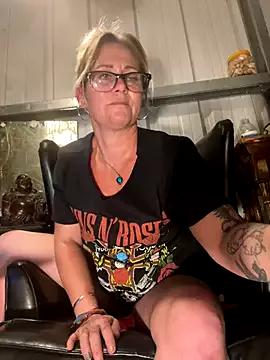 SummerBlueMoon from StripChat