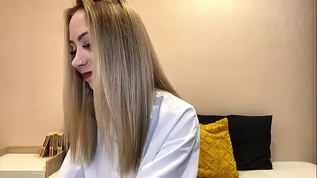 Sun_under_skyy webcams show profile image 