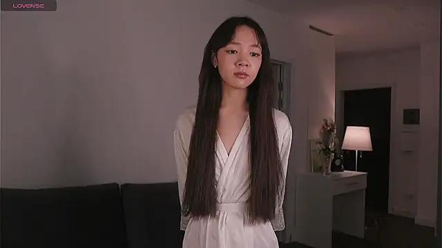 SunnivaDaffins from StripChat