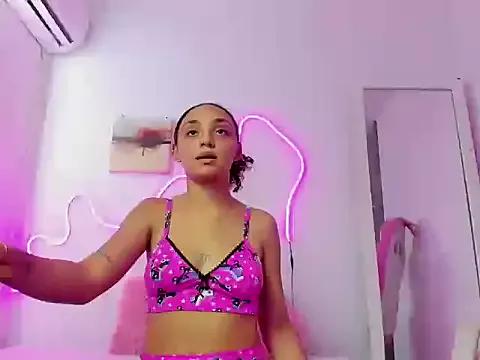 Sunnyrayxo from StripChat