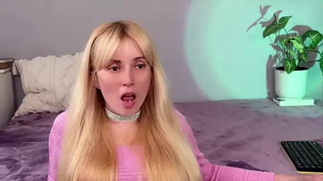 super-peach-stream from StripChat is Freechat