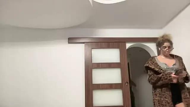 Susandolls from StripChat is Freechat