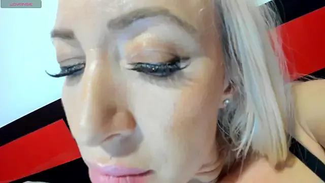 suuzykiss from StripChat