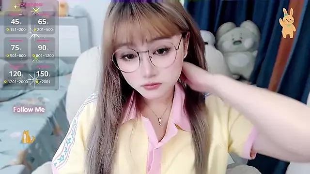Sweet-18wanwan from StripChat is Freechat