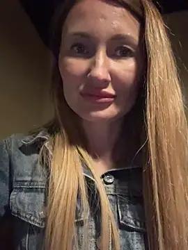 Sweet-LipsPussy from StripChat