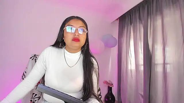 sweet_cinamon from StripChat
