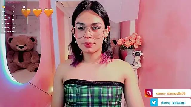 sweet_dannyfem from StripChat