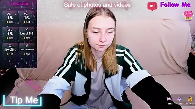 Sweet_little_Susie from StripChat