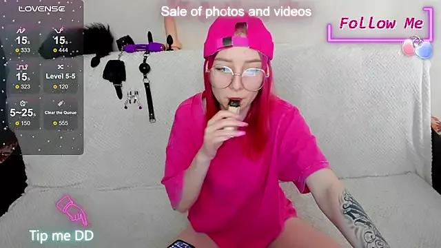 Sweet_little_Susie from StripChat