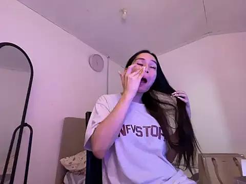 sweetakana from StripChat