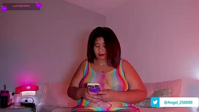 Sweetangeeel from StripChat