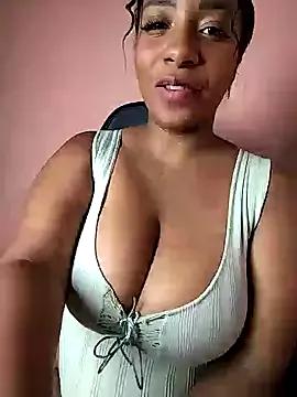 SweetBustyRoxy from StripChat