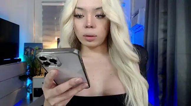 SweetCheska19 from StripChat