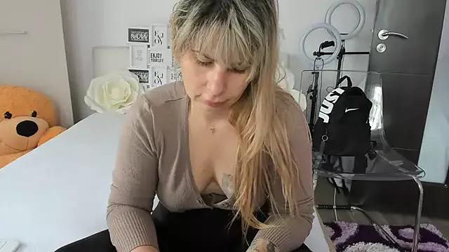 sweetemy4u from StripChat