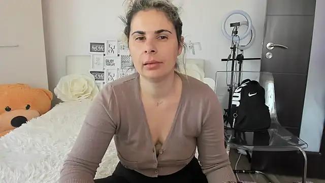 sweetemy4u from StripChat