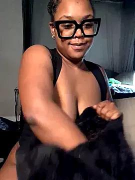 SweetHoneyBunz from StripChat