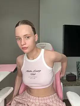 sweetieang from StripChat is Freechat