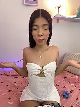 SweetKhali from StripChat is Freechat