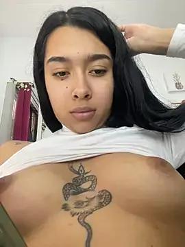 SweetLatiin_ from StripChat