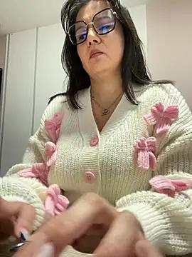 SWEETLILY18 from StripChat