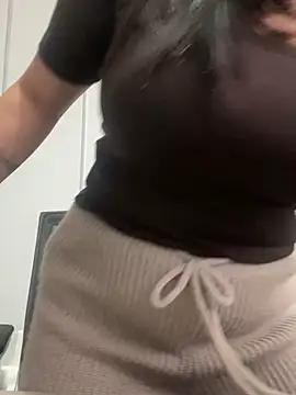 SWEETLILY18 from StripChat