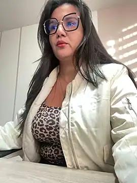 SWEETLILY18 from StripChat