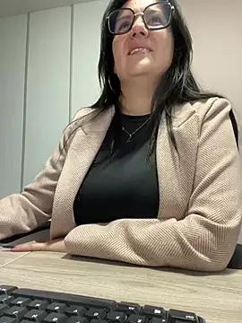 SWEETLILY18 from StripChat