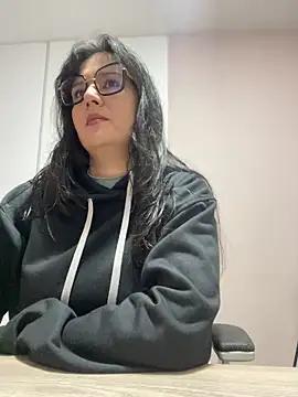 SWEETLILY18 from StripChat